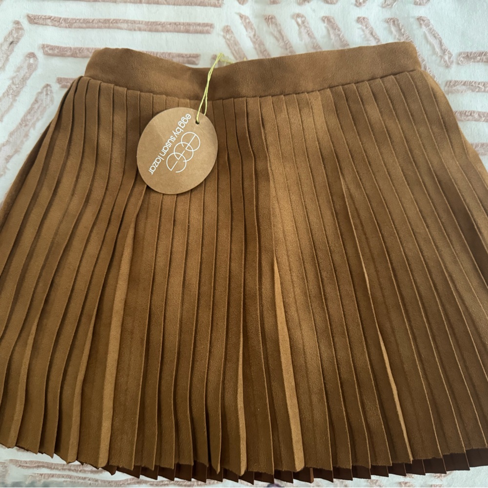 Girls suede skirt (NWT)
